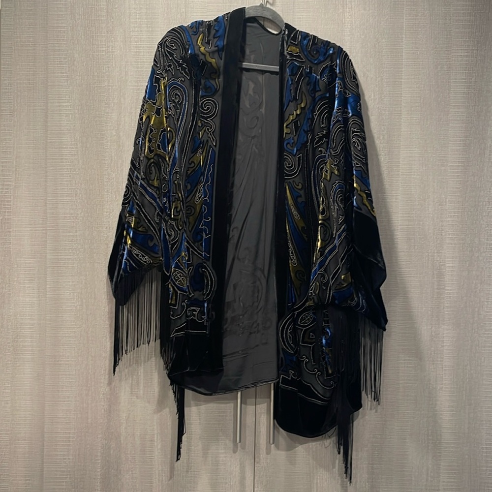 Chicos travel collection size S/M shrug.